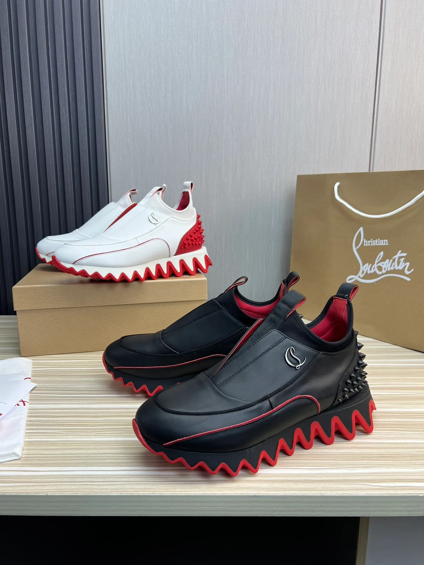 Men's shoes 💰680💰 CL popular red-soled boots 🆑1:1 original mold, Christian* Louboutin, imported cowhide stitching on the upper & water-dyed cowhide lining, original outsole ⬆️ Wear-resistant and non-slip, full set of counter packaging 🎁38-45 (38.45 for customization, non-refundable)